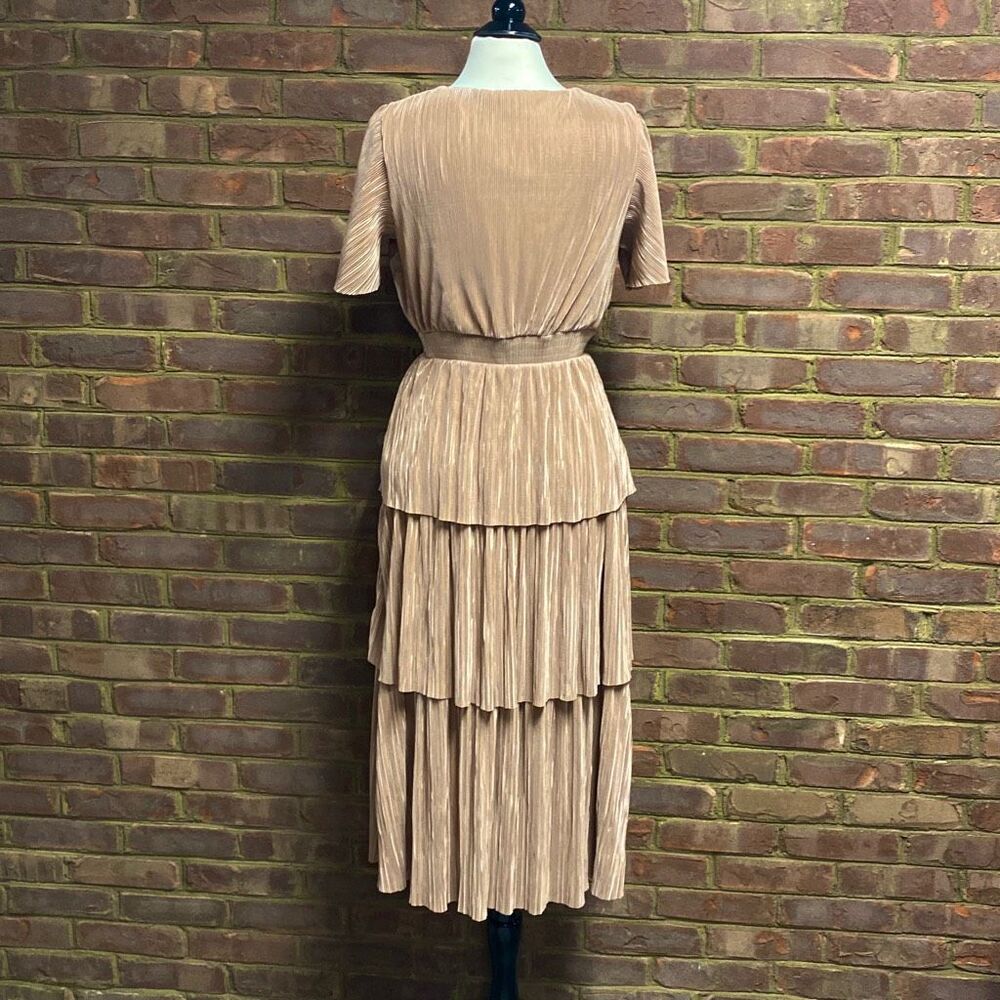 Skies Are Blue Champagne Short Sleeve Tiered MIDI Dress Size Medium NEW - Picture 5 of 8